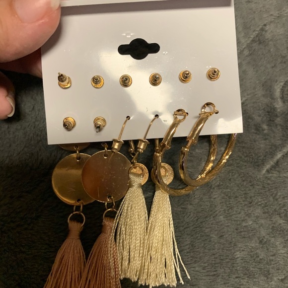 NWT | Fashion Earrings | 6 Pairs of Hoop, Stud & Dangly Earrings - Picture 6 of 6